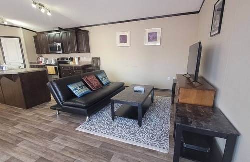 Stettler House | Guest suite in town-2 bedrooms/private kitchen