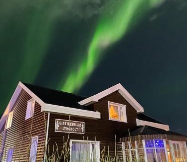Thorshofn House | Guesthouse Lyngholt