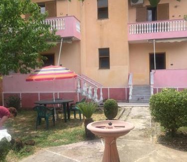 Permet House | Guesthouse Space