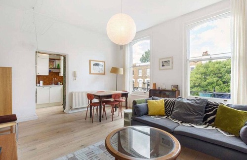 Mildmay Apartment | GuestReady Essential - Tranquil home in London