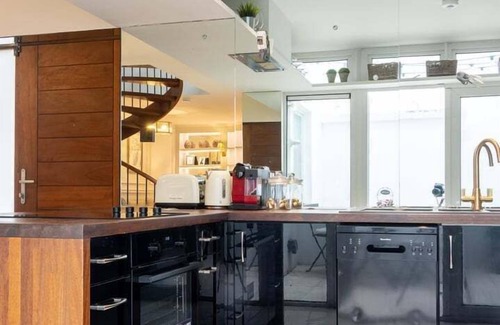 Rathmines House | GuestReady – Luxury Mews House