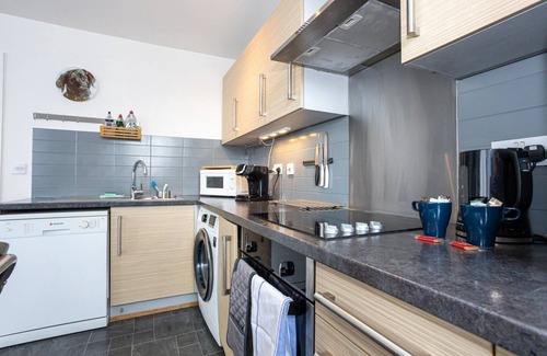 Liverpool City Centre Apartment | GuestReady - Modern stay in Bispham House