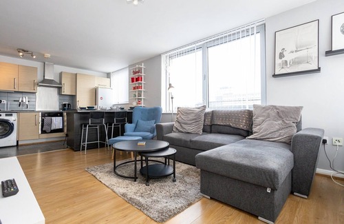 Liverpool City Centre Apartment | GuestReady - Modern stay in Bispham House