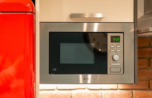 Ravenscourt Park Apartment | GuestReady - Superb Apt with Balcony