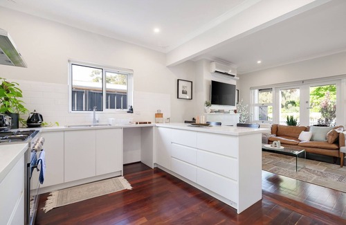 Guildford House | Guildford Cottage by Swan BnB Management