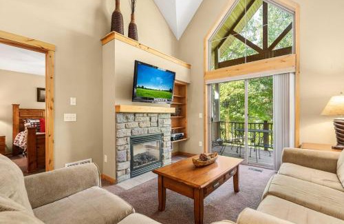 Lake Shore House | Gull Lake All-Season Getaway with Private Deck