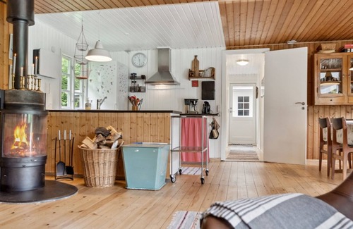 Hou House | "Gunlög" - 1.3km from the sea by Interhome