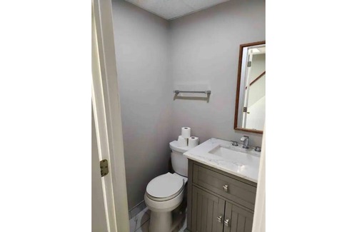 Gurnee House | Gurnee Cozy Single Family Home