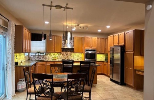 Gurnee House | Gurnee home with King Queen beds for Vacations,six flags Celebrate Eid, Navy GL