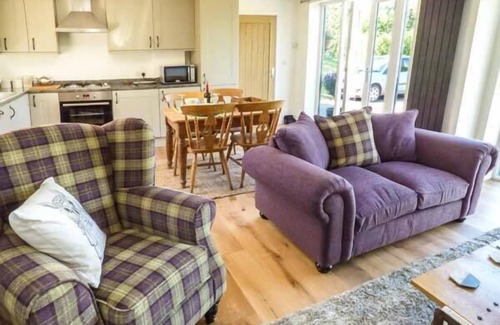 Welsh Frankton Cottage | Gwdihw