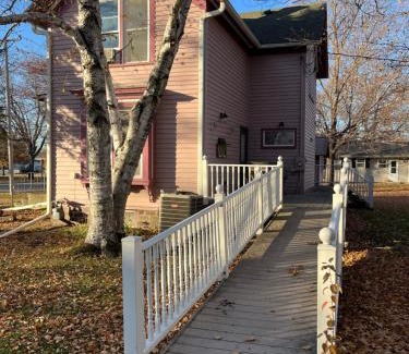 St. Ansgar Villa | Gwen's Place - Private 2nd Floor