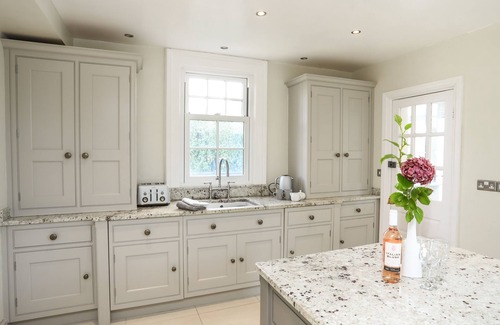 Chwilog House | GWYNLE - CHWILOG, pet friendly, character holiday cottage in Chwilog