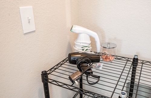 Huntsville Apartment | Gym, Fast WiFi, King Bed, Free Parking