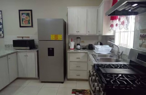 IronShore Estates House | GYM+POOL+Hottub+3 Lounge Areas-#4 Airport 10 mins 2 BED 2.5 BATH TOWNHOUSE #4 .