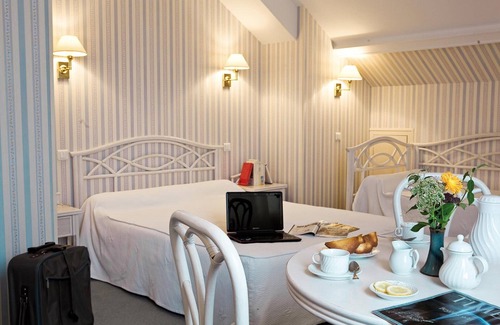 Le Veurdre Hotel | Hôtel du Pont Neuf