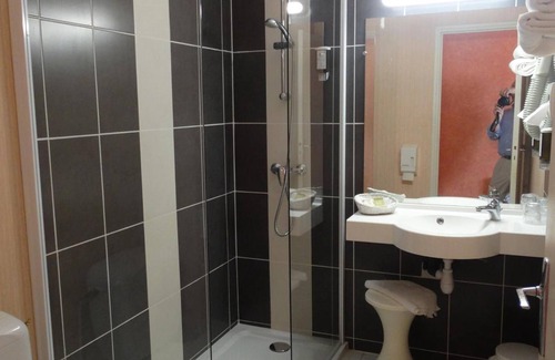 Le Veurdre Hotel | Hôtel du Pont Neuf