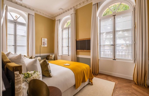 Notre-Dame Hotel | Hôtel Les Lumières - Relais & Châteaux