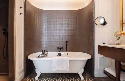 Notre-Dame Hotel | Hôtel Les Lumières - Relais & Châteaux