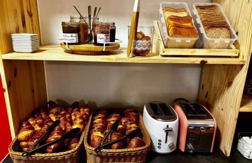 Lavilledieu Hotel | Hôtel Les Persèdes