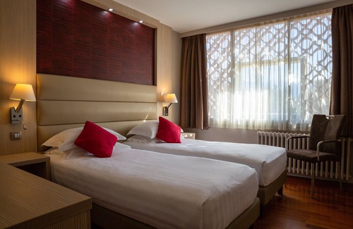 Meylan Hotel | Hôtel Les Trois Roses, Grenoble Meylan