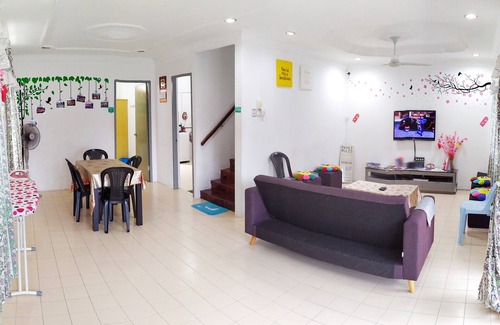 Sibu House | H Homestay - Semi D 1000Mbps (1Gbps) Wifi, Astro & Private Parking