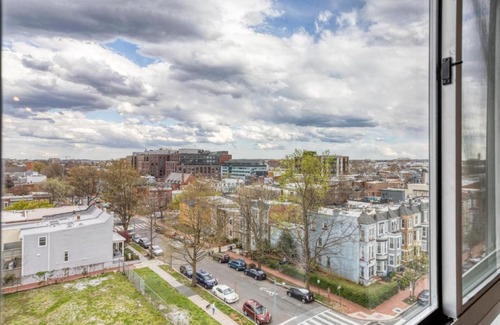 Near Northeast Apartment | H St 2BR w Gym WD nr Union Station WDC-493