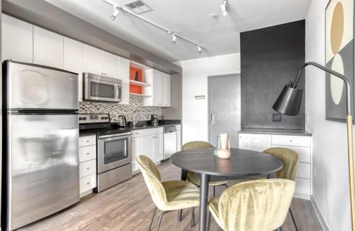 Near Northeast Apartment | H St 2BR w Gym WD nr Union Station WDC-493