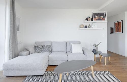 Hondarribia Historic Center Apartment | H SUITE3A by Smiling Rentals