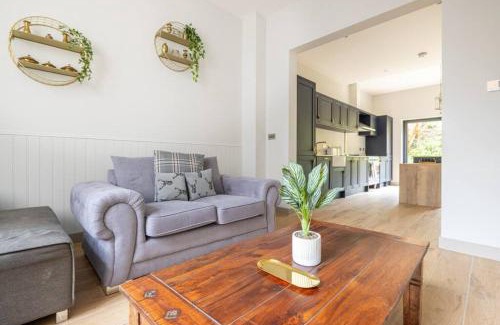 Redlynch House | H3-Woodland Retreat-4BR-3B-Free Parking