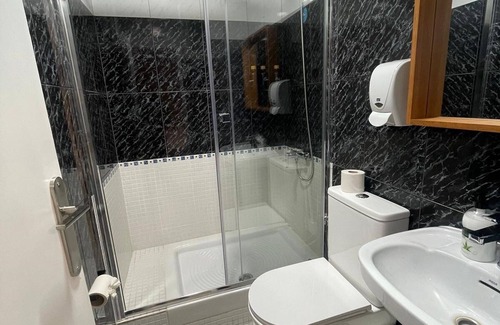 Arganda del Rey Hotel | Habitación Doble Interna con dos Camas Individuales, Baño Privado