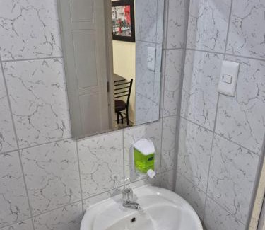 El Tambo House | Habitación privada con vista a la calle cerca a la plaza Constitución