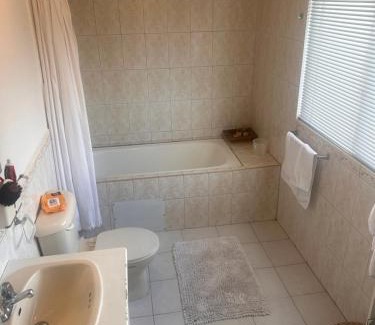 Tumbaco House | Habitacion Master Privada con parqueadero