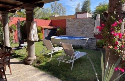 San Juan del Rio House | Hacienda-style colonial house near vineyards