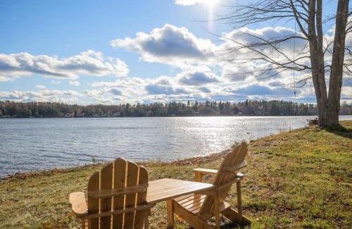 Alton House | Halfmoon Lake 3BR Home w Game Room Deck Dock