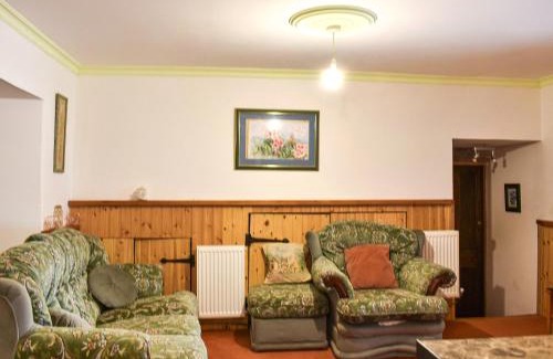 Inverbervie House | Hallgreen