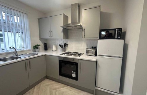 Blyth Apartment | Hambledon Downstairs Flat - Sleeps 3 -Pet friendly