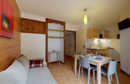 Orelle Apartment | Hameau 4 201 - SPA & PISCINE appartement 4 pers