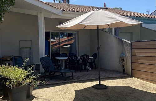 Capbreton House | Hameau des Alouettes N° 17 Villa patio with garden terrace near center and beach