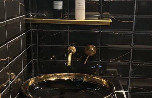 Prenouvellon House | Hammam spa and upstairs suite