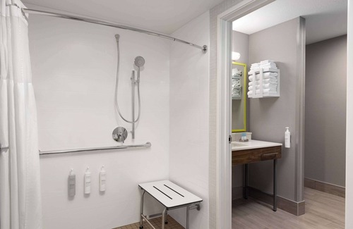 Spokane Hotel | Hampton by Hilton Spokane