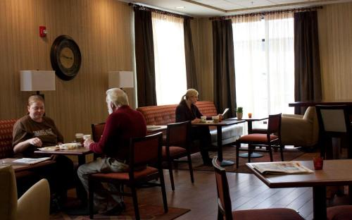 Burlington Hotel | Hampton Inn - Burlington