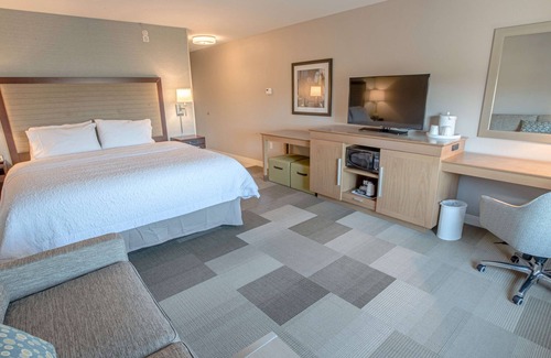 Amesbury Hotel | Hampton Inn by Hilton Amesbury