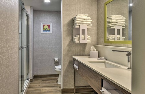 Keene Hotel | Hampton Inn & Suites Keene