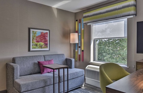 Keene Hotel | Hampton Inn & Suites Keene