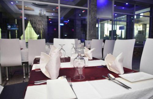 Asaba Cabin | Hampton Towers Spa - Deluxe Twin