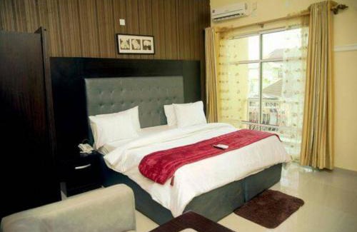 Asaba Cabin | Hampton Towers Spa - Deluxe Twin