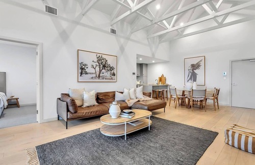 Moana Apartment | Hamptons at Moana Panoramic Beachfront Living