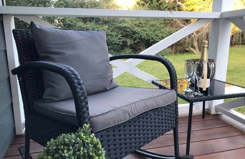 Rye House | Hamptons In Rye Blue Cottage 3Mins from HotSprings