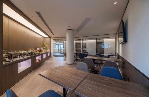 Pudong Hotel | Hanting Hotel(Shanghai Lujiazui Minsheng Road Subway Station)