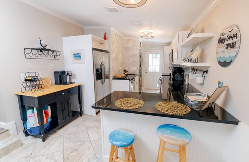 Crystal Beach Cottage | Happy Camper Cottage - Cozy Oasis with Outdoor Hot Tub